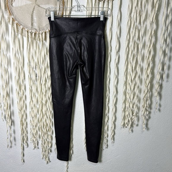 Spanx Faux Leather Look Leggings Size M - Picture 4 of 10